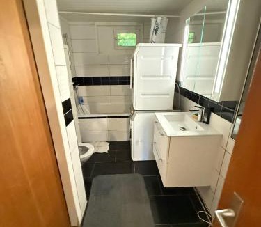 Bolligen Apartment | Large room, shared kitchen and bath, near station