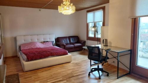Bolligen Apartment | Large room, shared kitchen and bath, near station