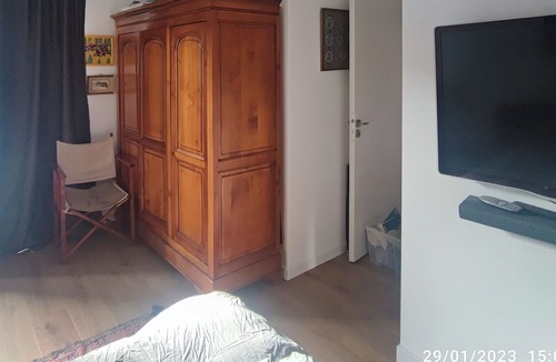 Le Kremlin-Bicetre Apartment | Large room with garden, near Paris center