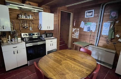 Sebago Cottage | LARGE RUSTIC COTTAGE WITH BUNK HOUSE. SLEEPS 17.