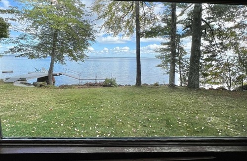 Sebago Cottage | LARGE RUSTIC COTTAGE WITH BUNK HOUSE. SLEEPS 17.