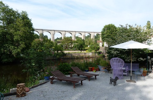 Saint-Leonard-de-Noblat Apartment | Large studio with private Jacuzzi