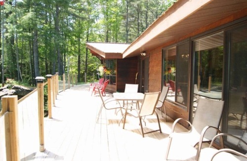 Tudor and Cashel Apartment | Large Sandy Beach! Amazing Privacy! Stunning Property!