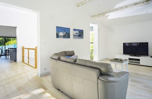 Longeville-sur-Mer Villa | Large Secluded Beach House With Heated Pool&Jacuzzi. Sea Views To Ile De Re
