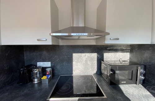 Thionville Apartment | Large secure studio in quiet hypercentre 3mins from station