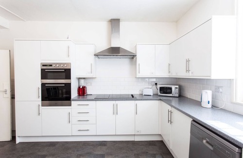 Clifton House | Large Single Room with Shared Bathroom