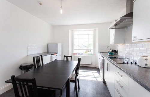 Clifton House | Large Single Room with Shared Bathroom