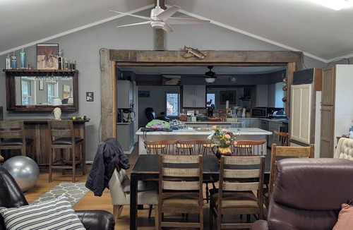 East Haven  Rutland County House | large ski ranch hot tub close to killington pets ok