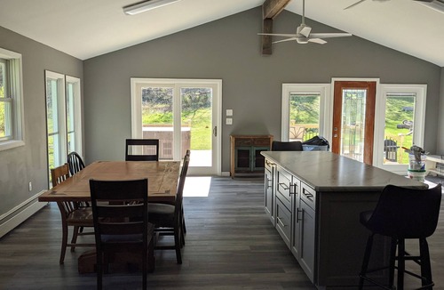 East Haven  Rutland County House | large ski ranch hot tub close to killington pets ok