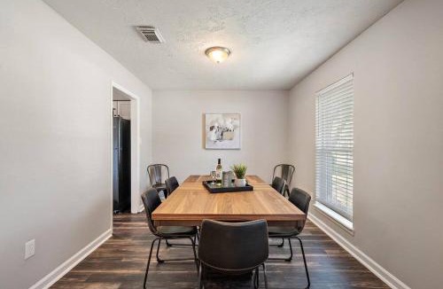 Southbelt/Ellington House | Large South Houston gem with covered patio seating