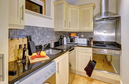 Leamington Spa Apartment | Large Spacious and Stylish 2 Bed apt with Parking