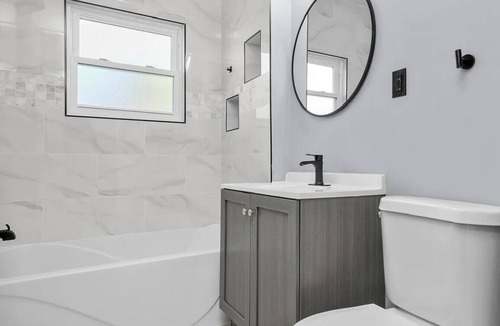 West Pullman House | Large Space With Garage