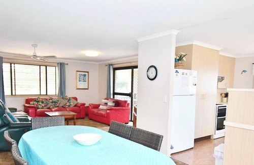 Woodgate House | Large & Spacious - 159 ESPLANADE