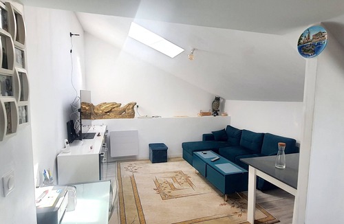 La Ricamarie Apartment | Large, spacious bedroom