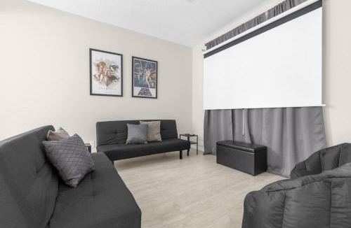Solana House | Large Spacious Home w Private Pool & Hot Tub