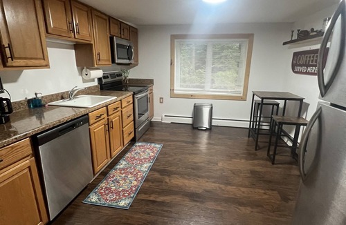 Exton House | Large Spacious Rancher on backroads with nature.