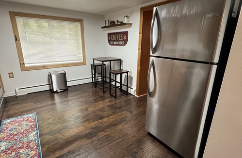 Exton House | Large Spacious Rancher on backroads with nature.