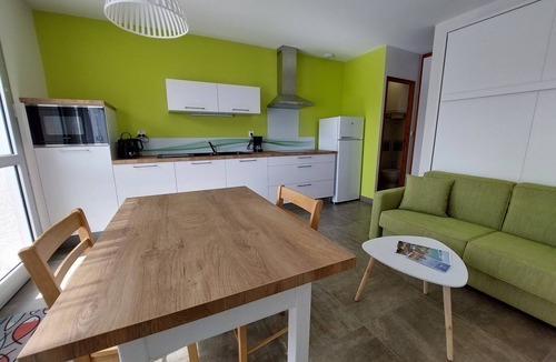 Boyardville House | Large Studio with terrace