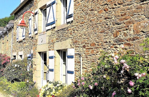 Le Minihic-sur-Rance House | Large stone house close to the beach