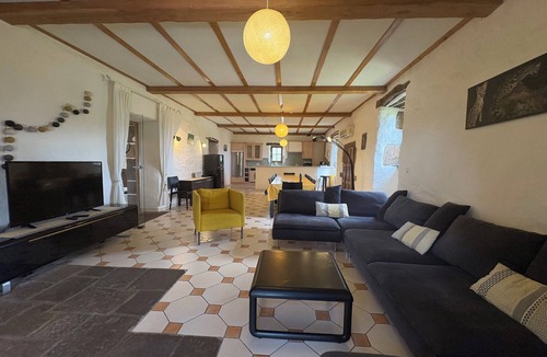 Planzolles House | Large stone house classified 4 épis, emblematic of southern Ardèche.