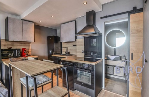 Saint-Laurent-du-Var Apartment | Large studio with swimming pool and open view