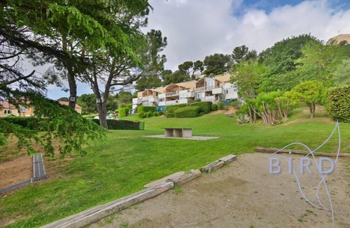 Saint-Laurent-du-Var Apartment | Large studio with swimming pool and open view