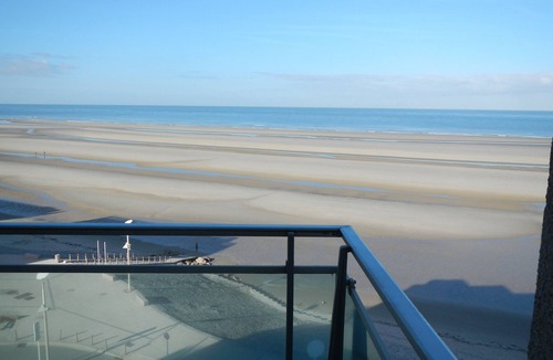 Hardelot-Plage Apartment | Large studio for rent facing the sea with beautiful panoramic views.