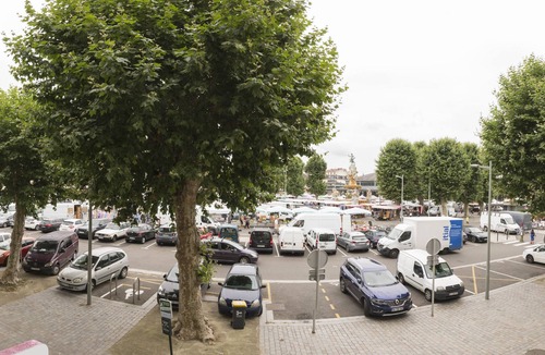 Tarbes Apartment | Large studio 36m2 facing south and bordering Place Marcadieu