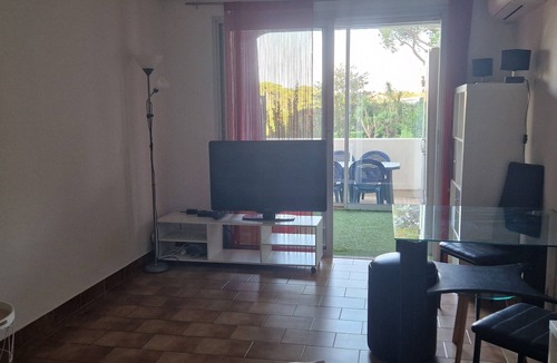 Antibes Apartment | Large studio 4 people quiet residence with swimming pool