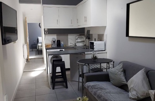 Ecquevilly Apartment | Large studio (annex house) near Paris