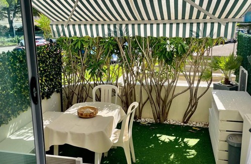 Le Grau-Du-Roi Apartment | Large studio apartment with pool Port Camargue