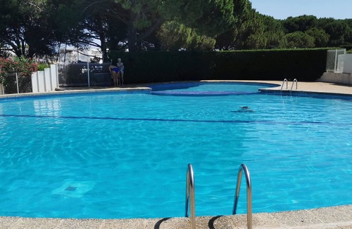 Le Grau-Du-Roi Apartment | Large studio apartment with pool Port Camargue
