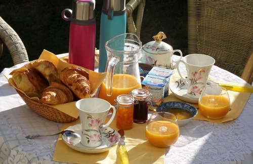 Saumur Apartment | Large studio at the foot of the Château with private courtyard