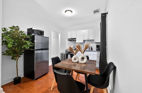 Center City West Apartment | Large Studio | Center City | Sleeps 4 | Fast Wifi