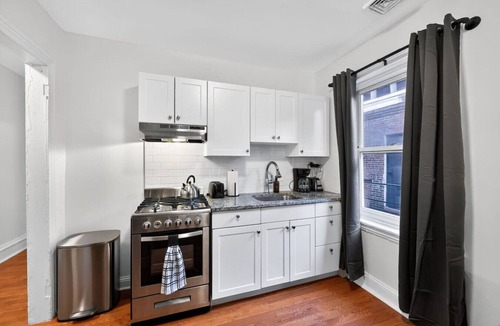Center City West Apartment | Large Studio | Center City | Sleeps 4 | Fast Wifi