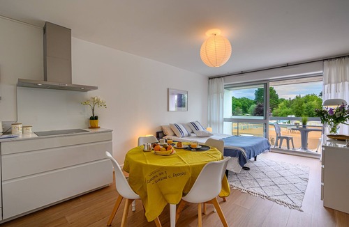 Benodet Apartment | Large studio, feet in the water!