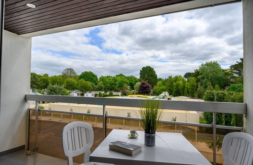 Benodet Apartment | Large studio, feet in the water!