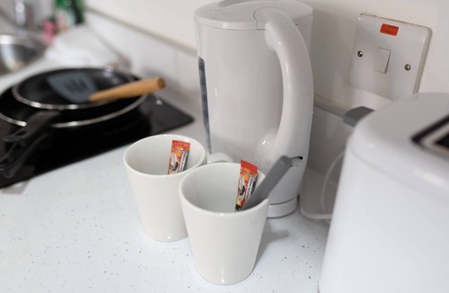 Selly Oak Apartment | Large Studio flat close to City!