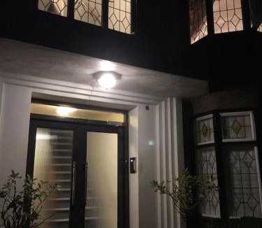 Twickenham Riverside Apartment | Large Studio flat near Heathrow&Thames River quiet area&historic features