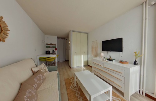 La Cure Apartment | Large studio for 4 with pool access in Les Rousses