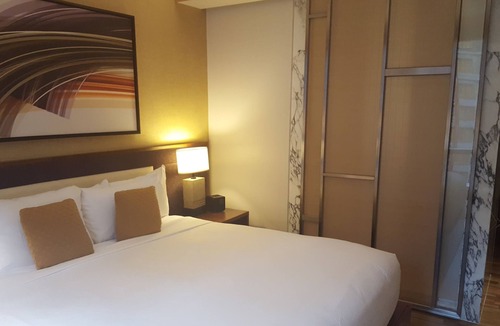 Central Park South Hotel | Large Studio+ Free Breakfast & happy hour beer and wine!