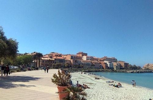 Moltifao House | Large studio has moltifao