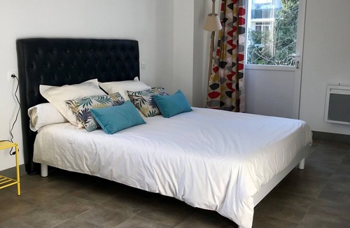 Maurepas Apartment | Large studio in an urban cottage - Free and easy sationnement