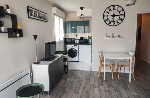 Les Coutures Apartment | Large studio in city center