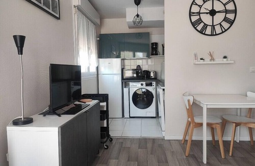 Les Coutures Apartment | Large studio in city center