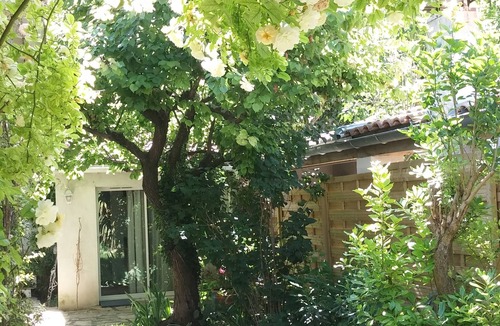 Saint-Eloi Apartment | Large studio in garden with pool