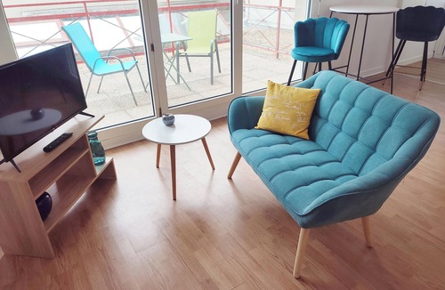 Dinan Apartment | Large Studio in quiet inner-city location