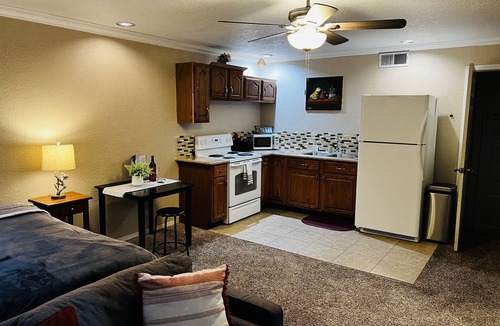 Roseville Apartment | Large studio: King bed, Full kitchen