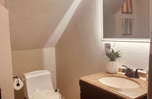 Roseville Apartment | Large studio: King bed, Full kitchen