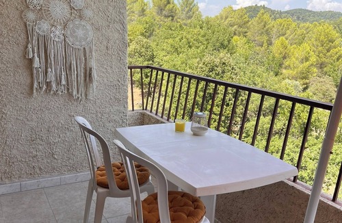 Greoux-les-Bains Apartment | Large studio - magnificent unobstructed view - ideal for curists or holidaymakers